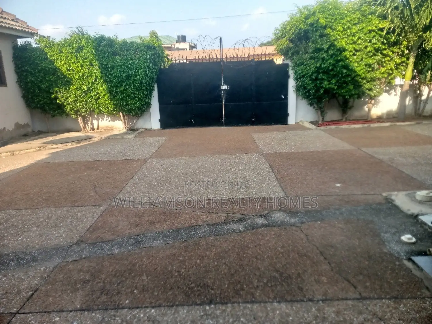 Luxury/Furnished Cham Hall Apt,Spintex