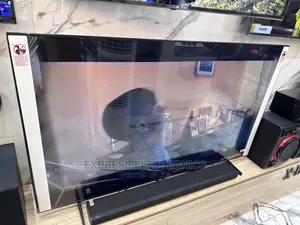 Brand~New Samsung UHD Screen Smart 65”Au7092