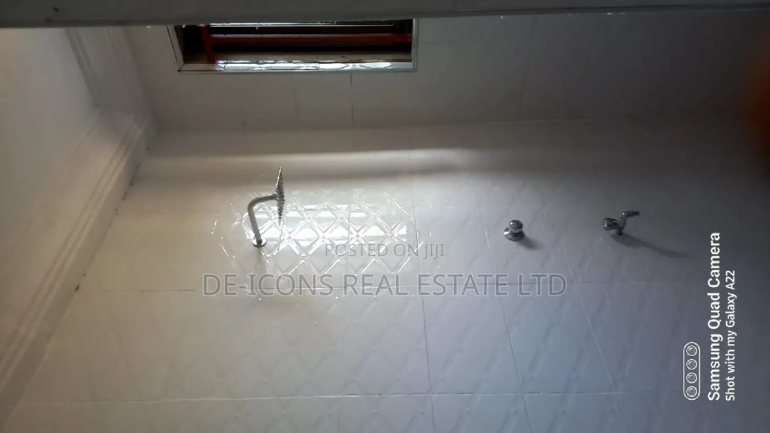 1bdrm Duplex in De-Icons Real Estate, Awutu Senya East Municipal