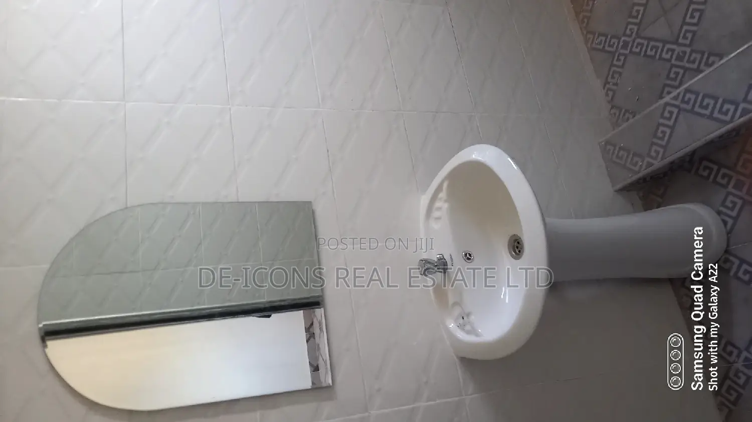 1bdrm Duplex in De-Icons Real Estate, Awutu Senya East Municipal