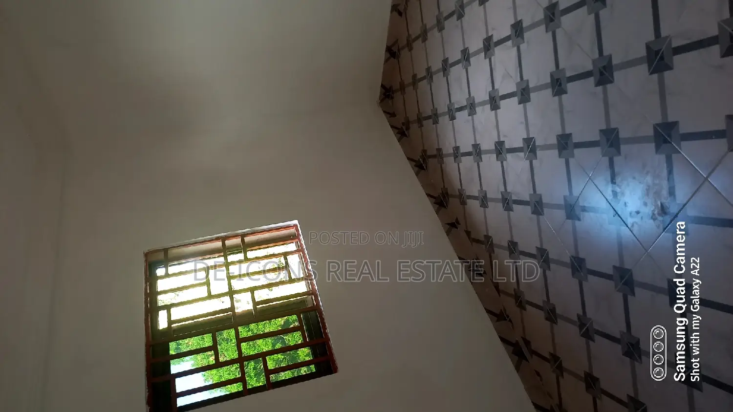 1bdrm Duplex in De-Icons Real Estate, Awutu Senya East Municipal