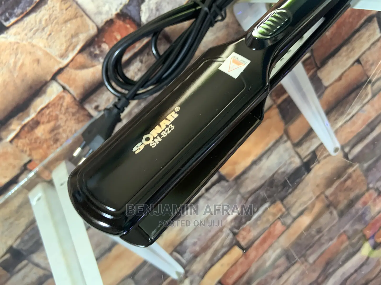 SN-823 Professional Hair Straightener