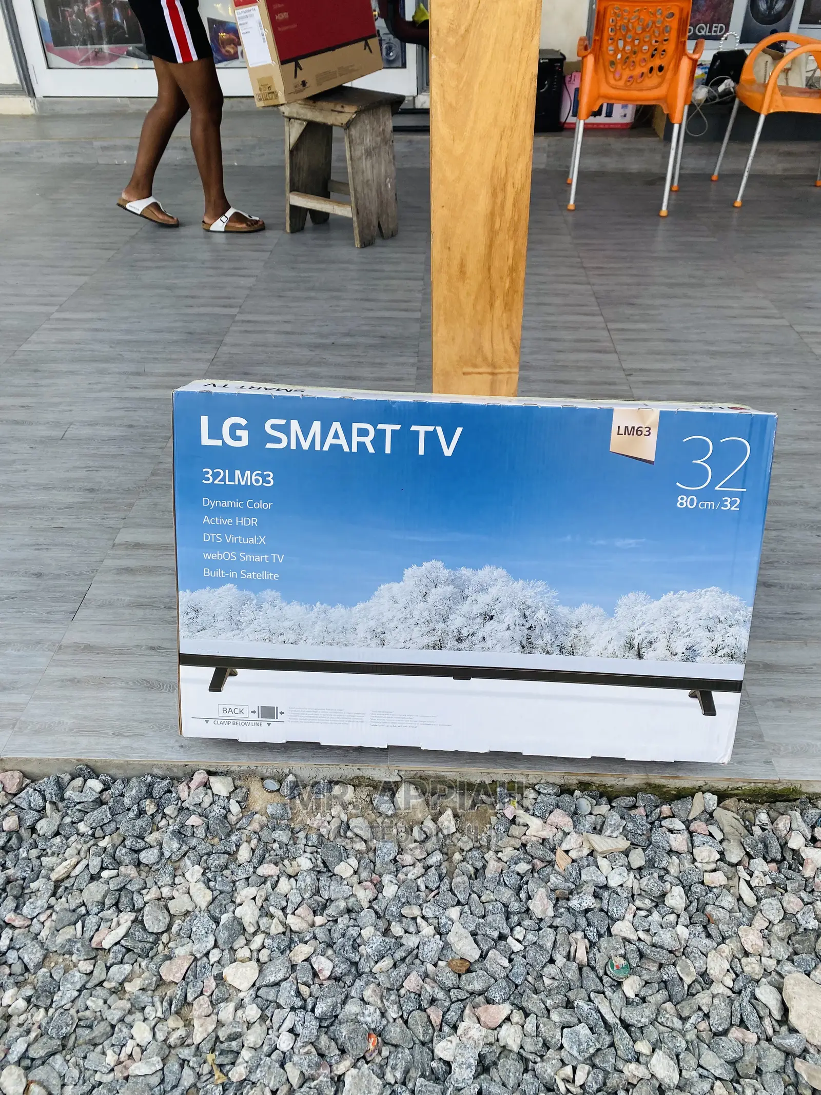 Budget-Friendly LG 32lm637 Smart LED Tv(32 Inch)