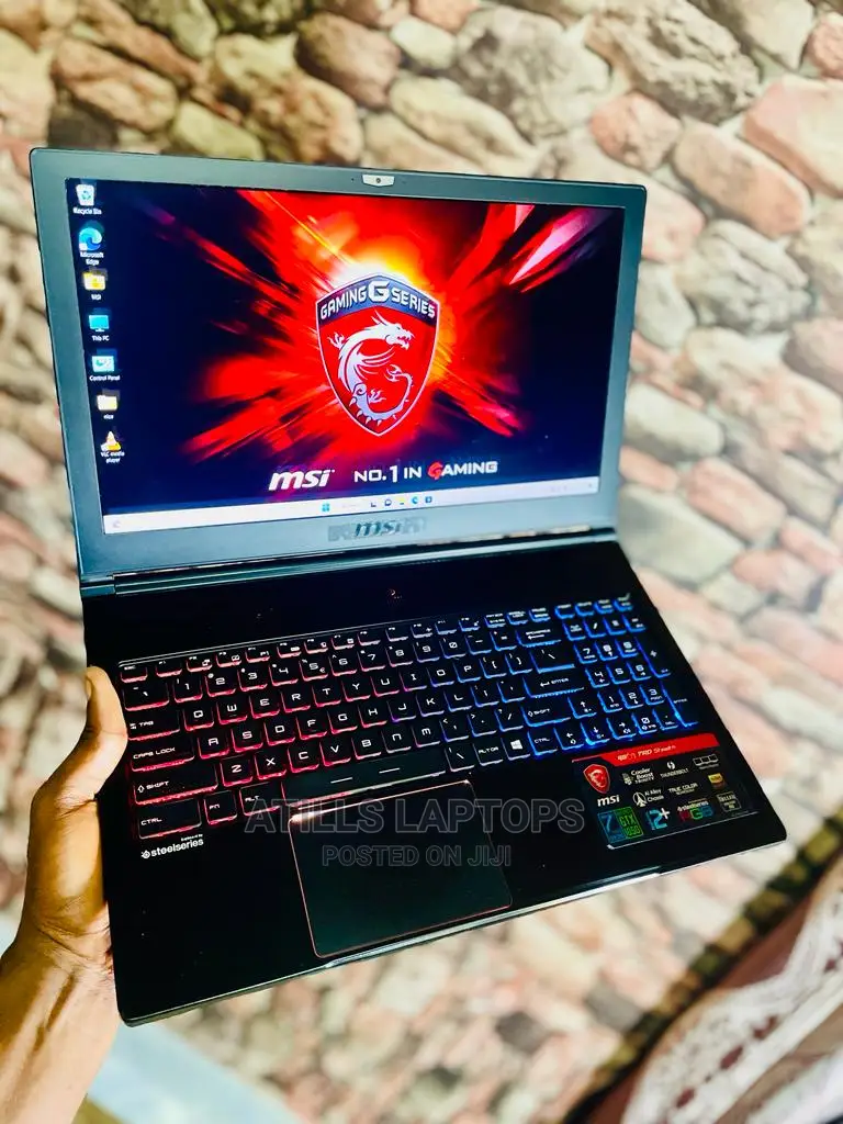 Laptop MSI GS63VR 7RF Stealth Pro 16GB Intel Core I7 SSHD+SSD 2T