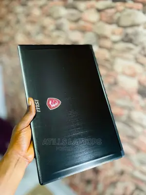 Laptop MSI GS63VR 7RF Stealth Pro 16GB Intel Core I7 SSHD+SSD 2T