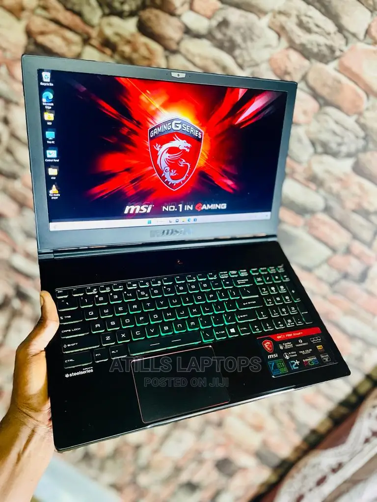 Laptop MSI GS63VR 7RF Stealth Pro 16GB Intel Core I7 SSHD+SSD 2T