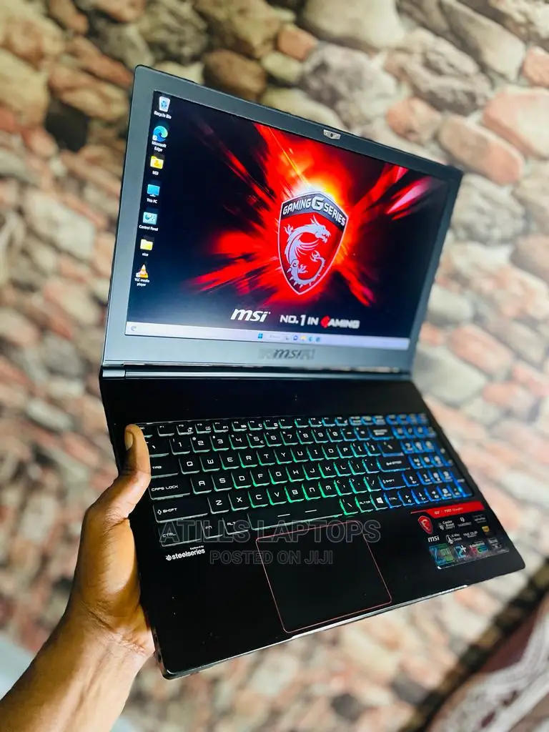 Laptop MSI GS63VR 7RF Stealth Pro 16GB Intel Core I7 SSHD+SSD 2T