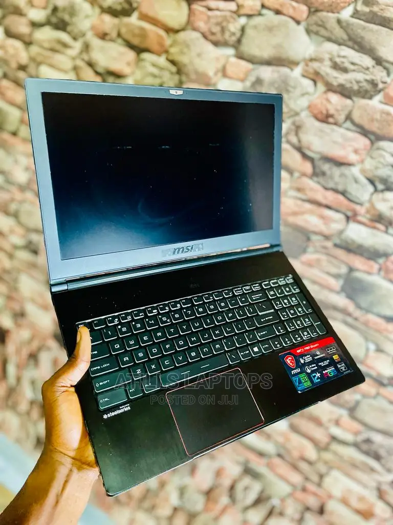 Laptop MSI GS63VR 7RF Stealth Pro 16GB Intel Core I7 SSHD+SSD 2T