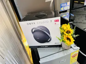 Enjoy Ultra Realistic Onyx 7 Bluetooth Speakers