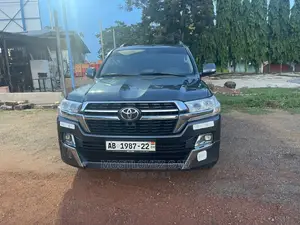 Rent a Car- Toyota Landcruiser V8 for Rent