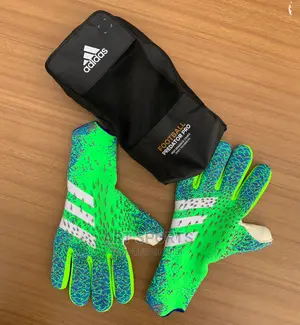 Predator Goalkeeper's Gloves ( Predator Pro)
