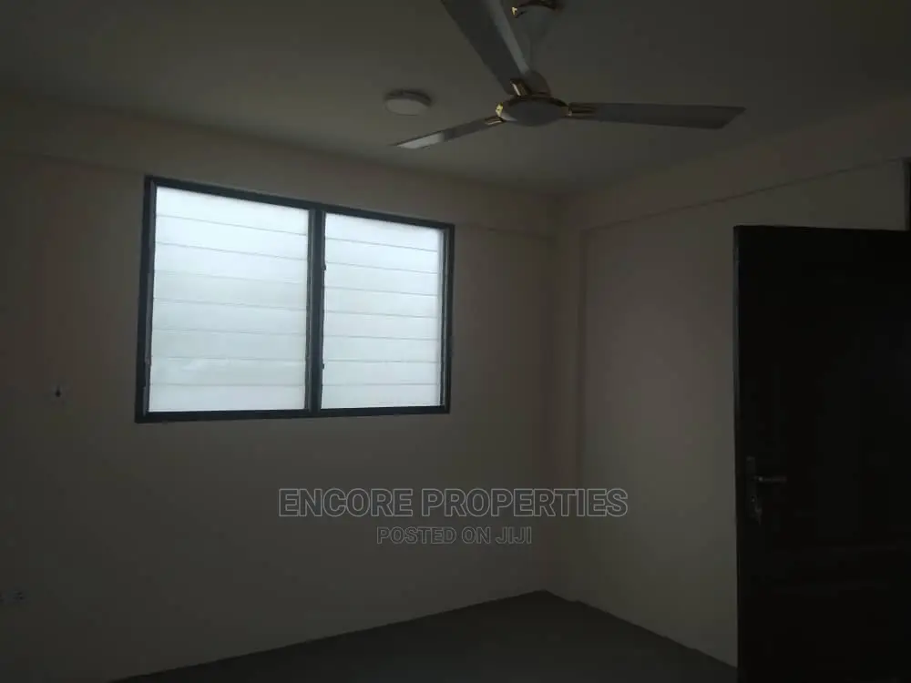 2bdrm Block of Flats in , Tema Metropolitan for sale