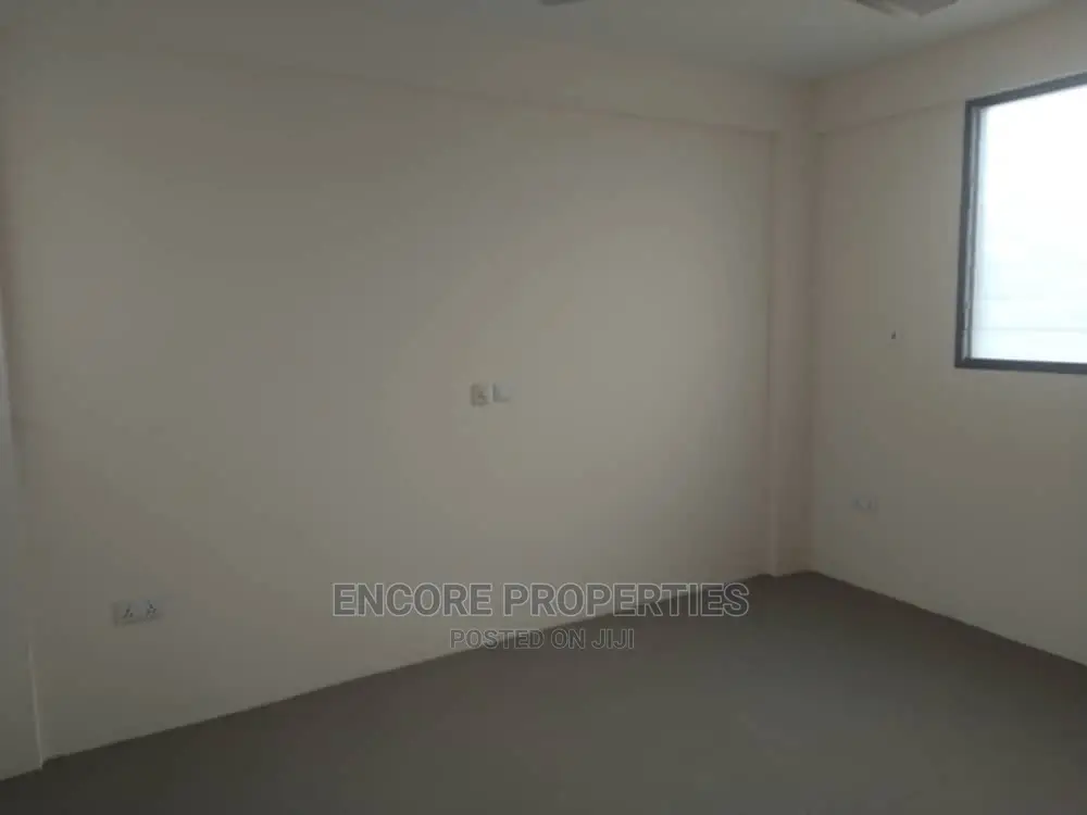 2bdrm Block of Flats in , Tema Metropolitan for sale