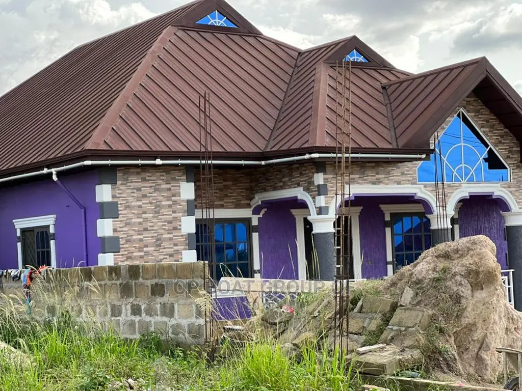 Furnished 4bdrm House in Top Boat Estate, Kumasi Metropolitan for sale