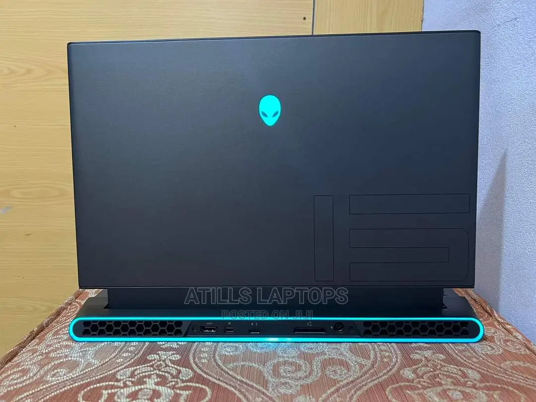 New Laptop Alienware M17x R2 16GB Intel Core I7 SSD 1T