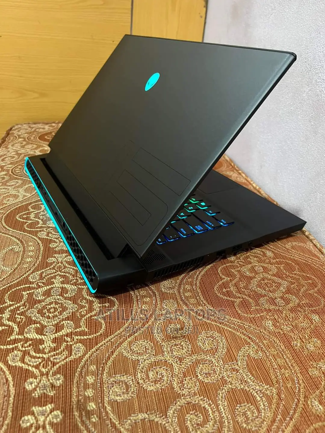 New Laptop Alienware M17x R2 16GB Intel Core I7 SSD 1T