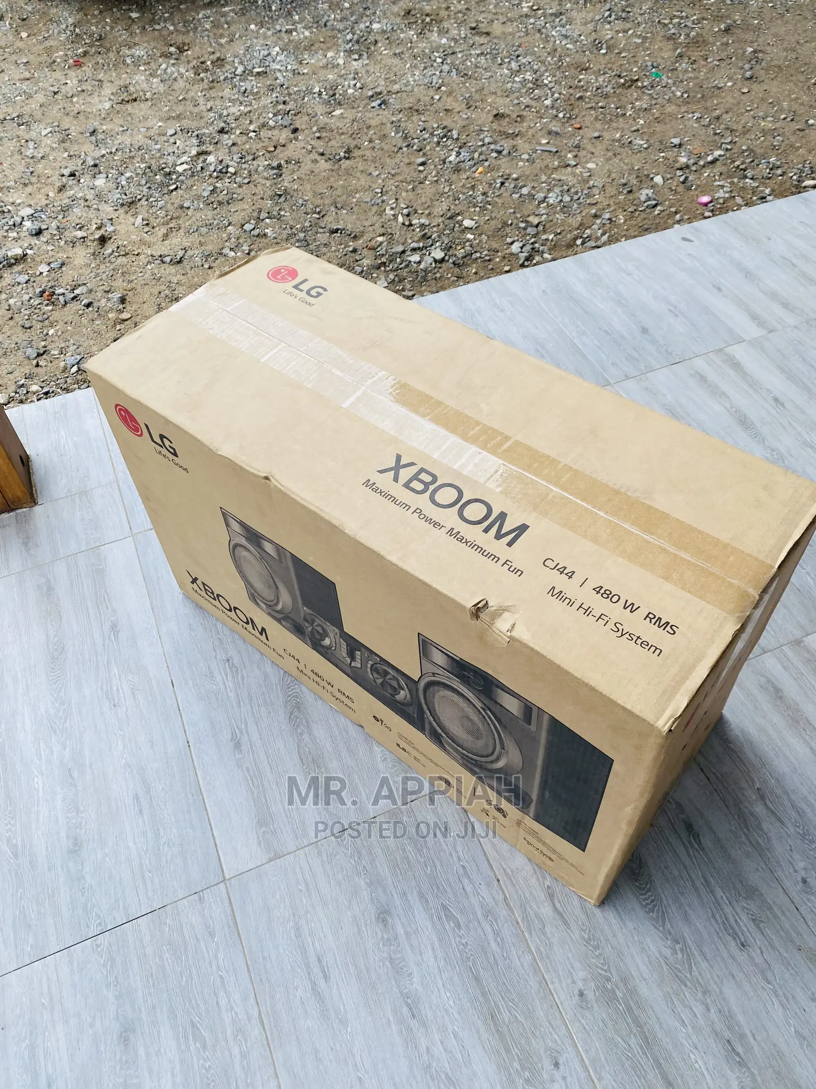 High Efficiency LG CJ44 Compact System 480W Bluetooth