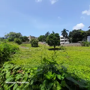 LAND SIZE: 4 .32 ACRES Tema Community 1