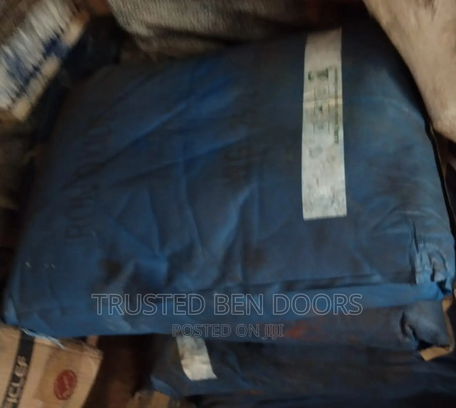 Blue Iron Oxide [Pigment] for Coloring Works Items