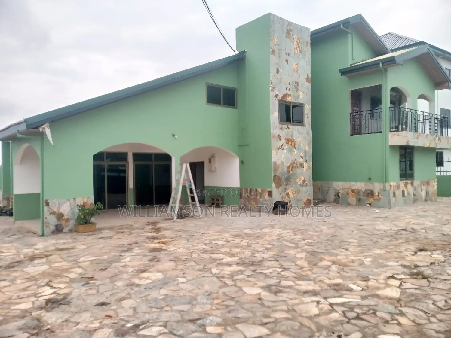 5bdrm House in Hfc Estate, Spintex for rent