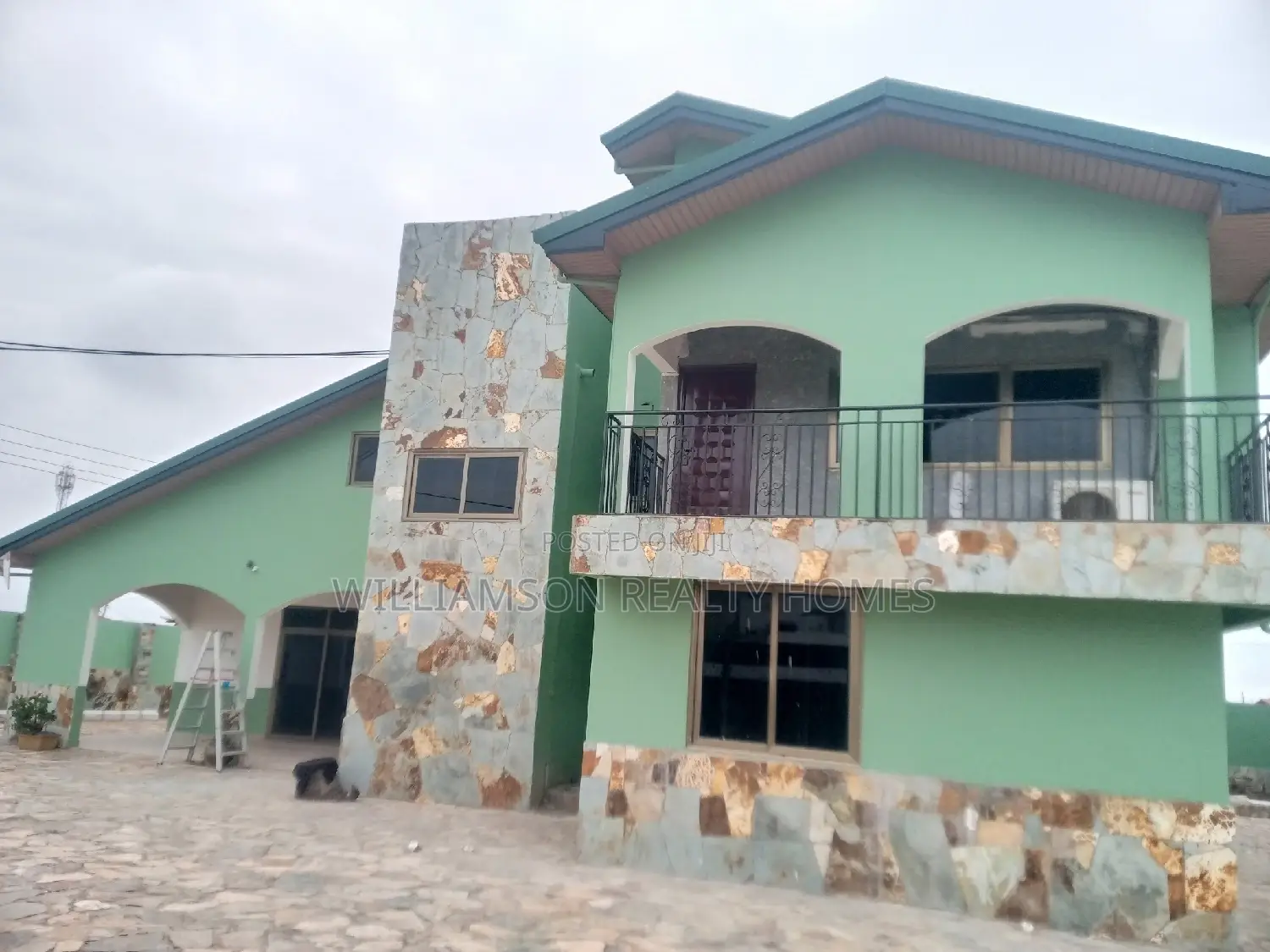 5bdrm House in Hfc Estate, Spintex for rent