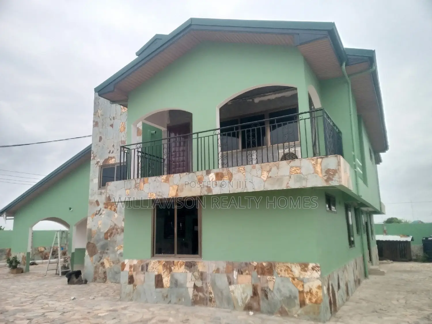 5bdrm House in Hfc Estate, Spintex for rent