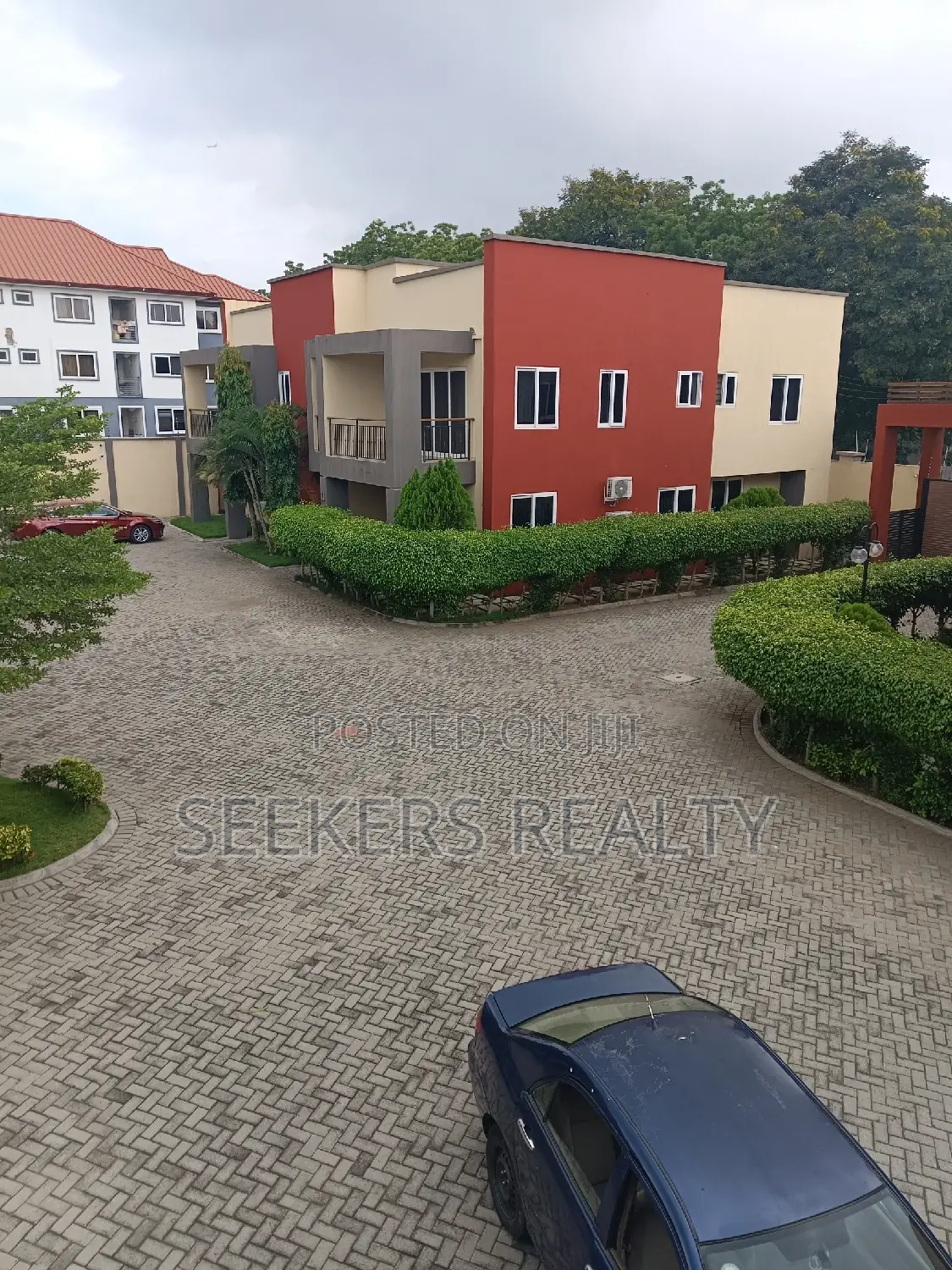 3bdrm Townhouse / Terrace in Seekers Realty, Cantonments for rent