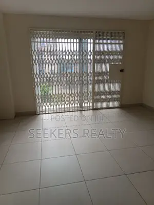3bdrm Townhouse / Terrace in Seekers Realty, Cantonments for rent