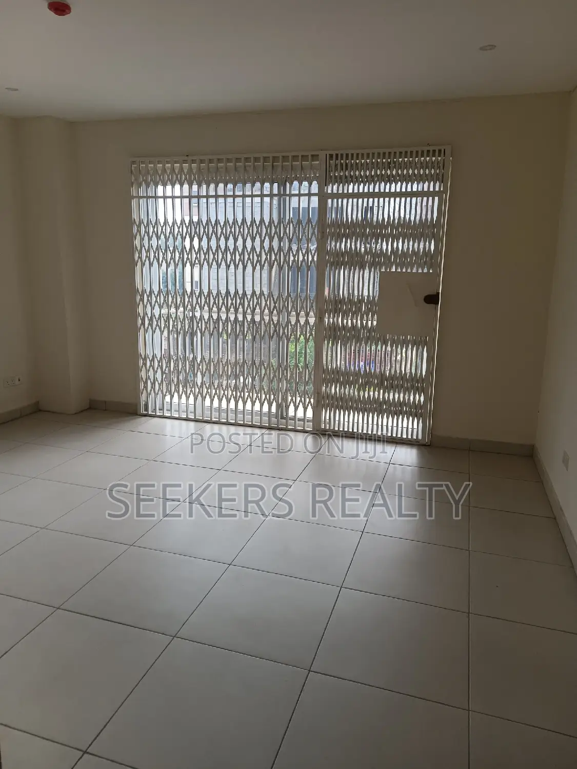 3bdrm Townhouse / Terrace in Seekers Realty, Cantonments for rent