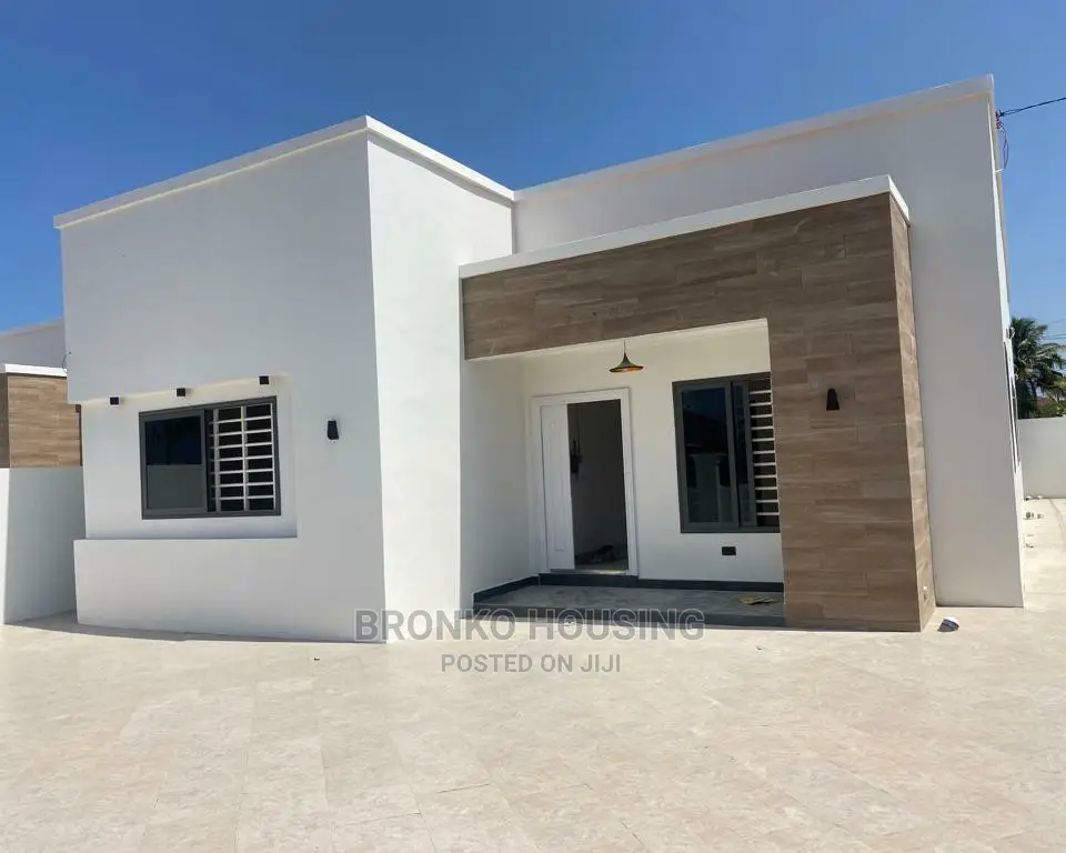 3bdrm House in Bronko Housing, Baatsona Total for rent