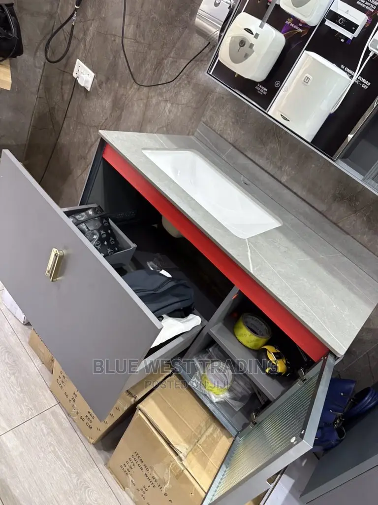 Executive Cabinet Basin With LED Mirrors (90 Centimeters)
