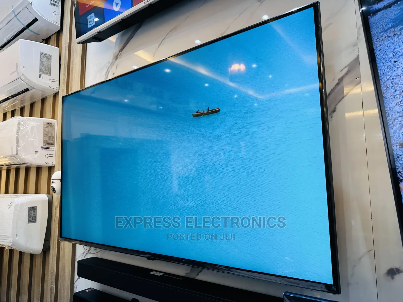 Brilliant UHD Samsung Display 85au8000 85” Tv 