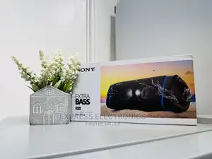 Classic Sleek Sound Sony SRS-Xb33 Bluetooth Speaker