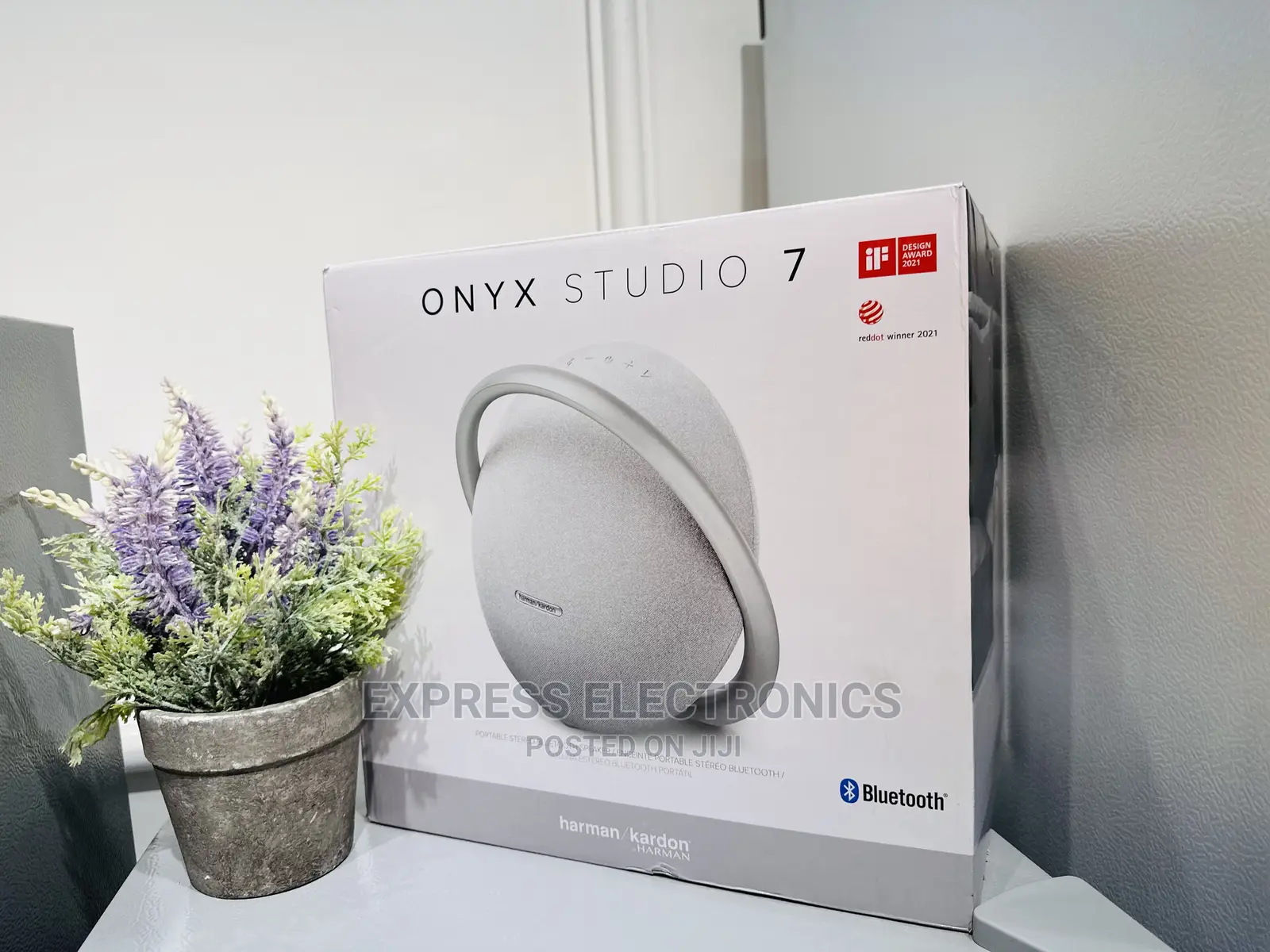 Fabric Covered Onyx 7 Bluetooth Speaker 