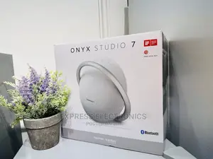 Fabric Covered Onyx 7 Bluetooth Speaker 