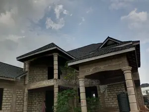 5bdrm Mansion in Emefs Estate, Tema Metropolitan for sale