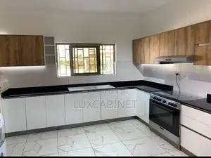 Customize Kitchen Cabinets