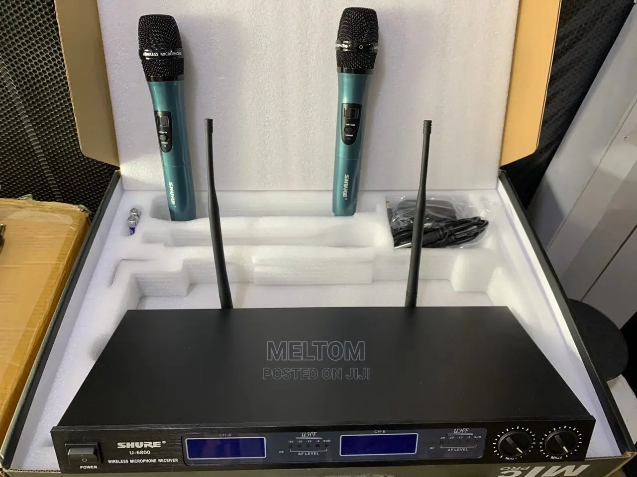 Shure 2IN1 U-6800 Cordless Microphone