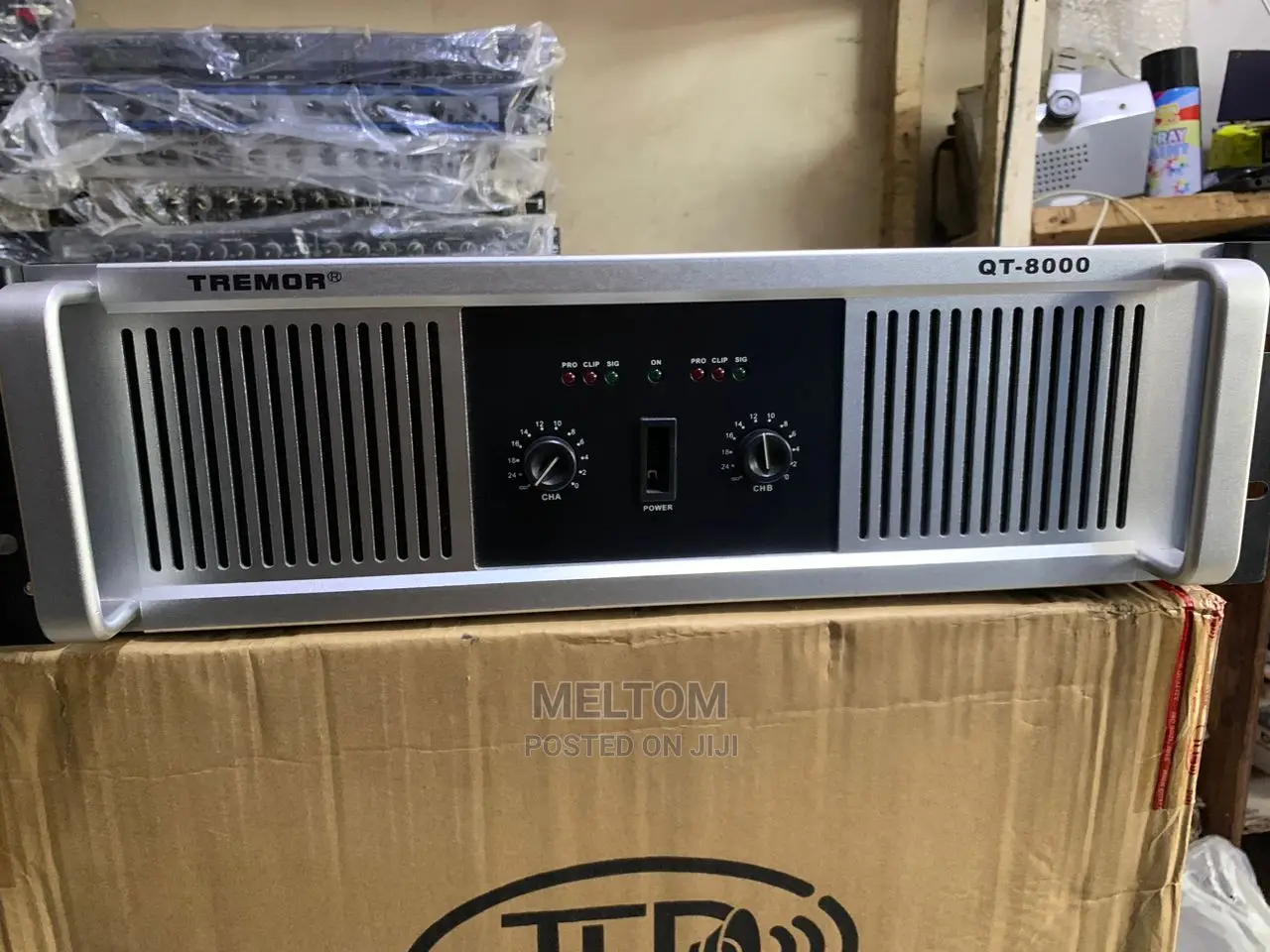 Tremor QT-8000 Mid and Bass Sub Amplifier