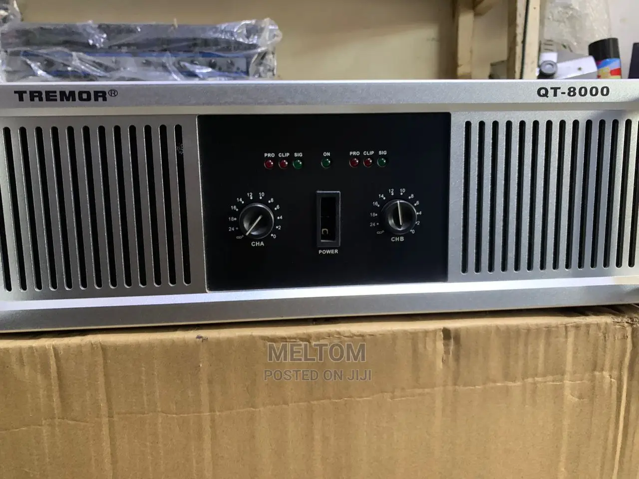 Tremor QT-8000 Mid and Bass Sub Amplifier