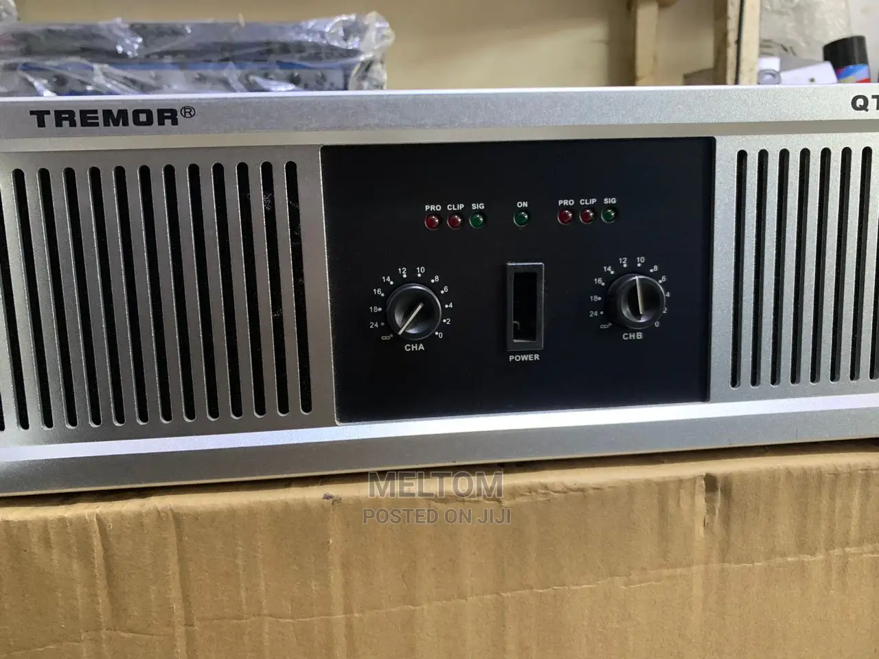 Tremor QT-8000 Mid and Bass Sub Amplifier