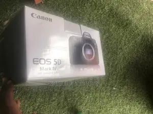 DSLR Camera CANON EOS 5D Mark IV