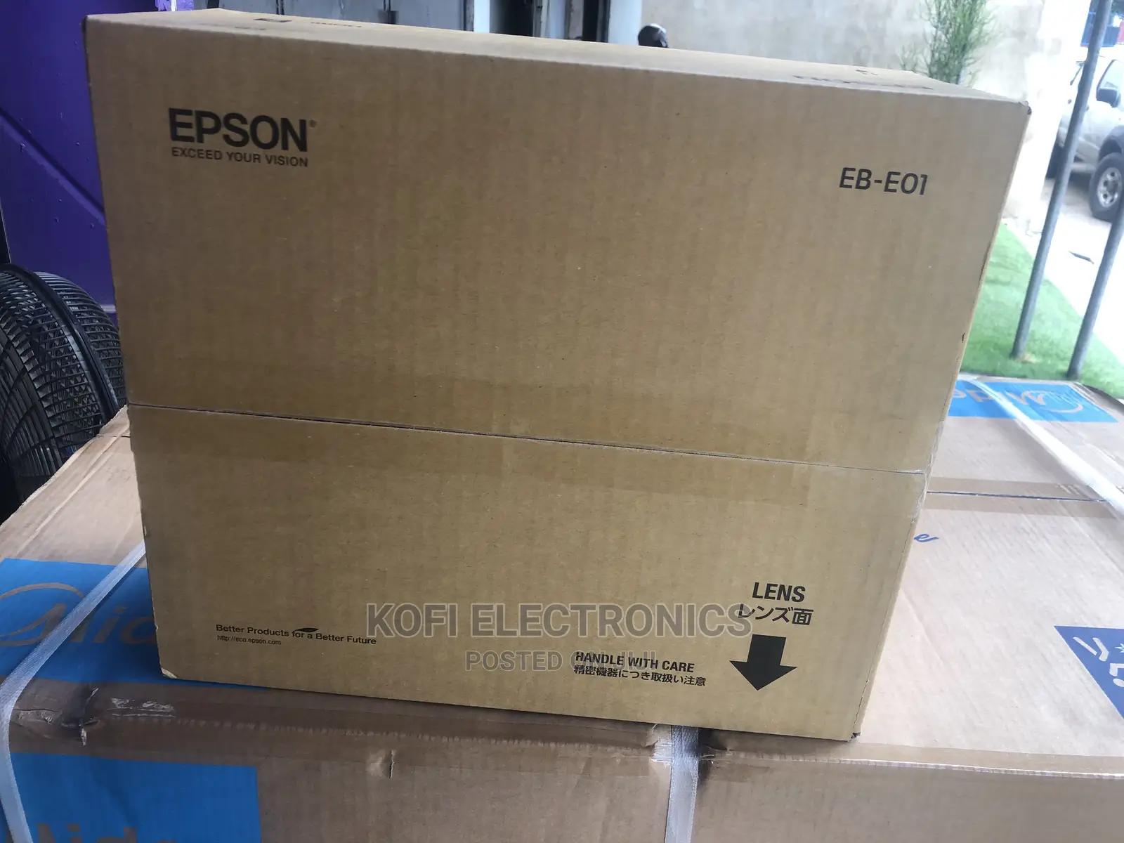 EPSON EB-E01 MULTIMEDIA PROJECTOR With Usb Display Function