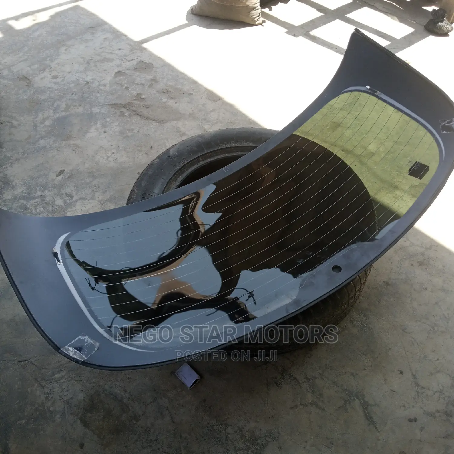 Hyundai Santa Fe 2014 Back Glass