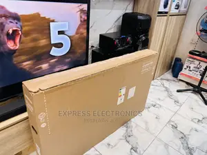 Glossy Black Slim Samsung 55”Cu7172 UHD 
