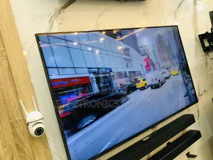 Essential Modern Samsung 65 Inch UHD LED Glossy AU71 Tv