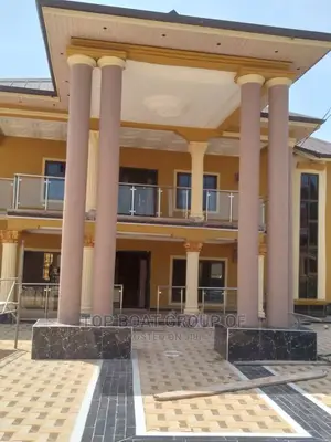 Furnished 8bdrm Apartment in Top Boat Estate, Kumasi Metropolitan
