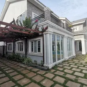 5bdrm Maisonette in Maame’S Properties, Airport Residential Area