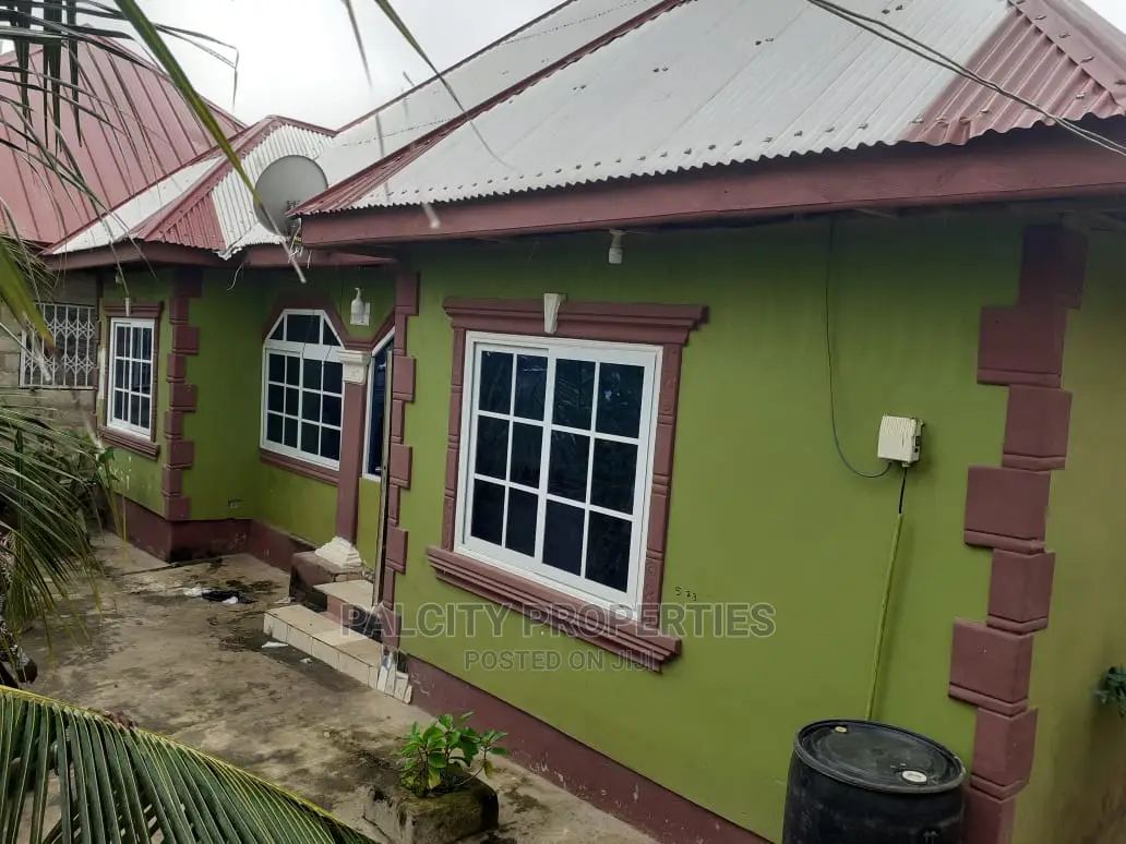 3bdrm House in Aputuogya, Kumasi Metropolitan for sale