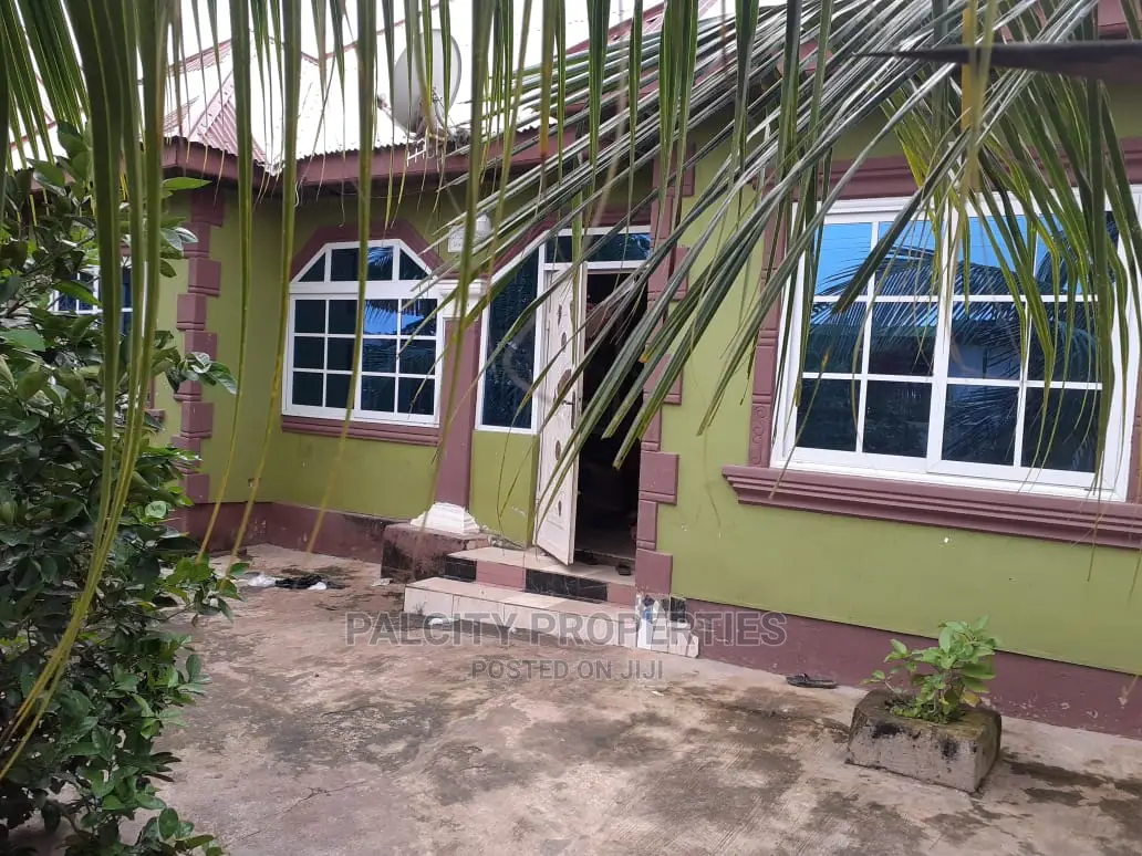 3bdrm House in Aputuogya, Kumasi Metropolitan for sale